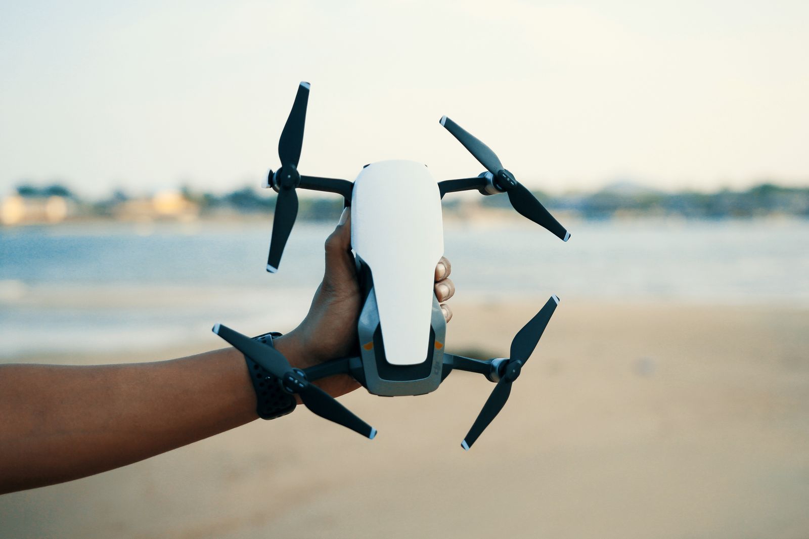 Vistoria com drone: quando fachada e telhado exigem imagem aérea e como a evidência se sustenta